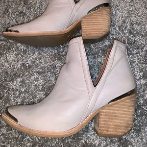 Jeffrey Campbell Cromwell